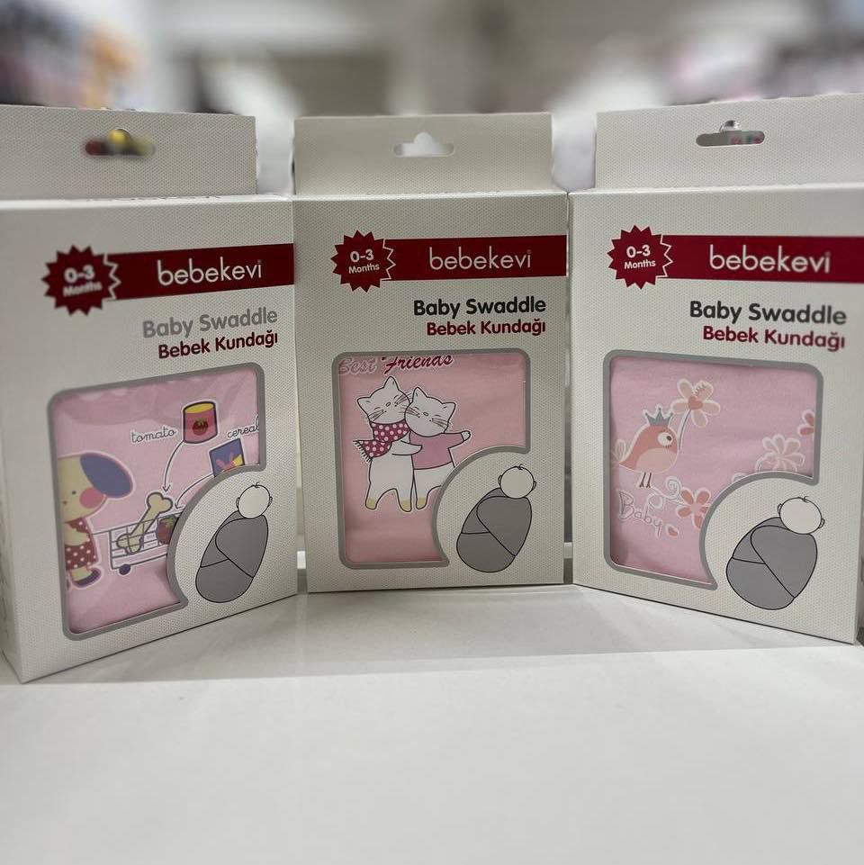 Emmaillotage bébé