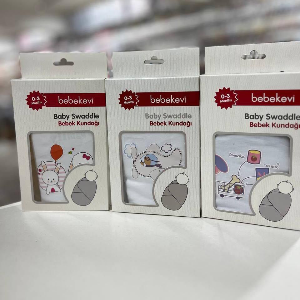 Emmaillotage bébé