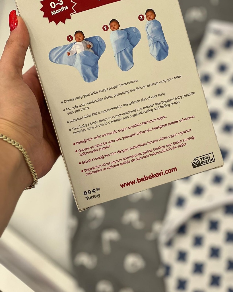 Emmaillotage bébé